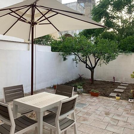 Origini - Apartment With Private Garden Лече Екстериор снимка
