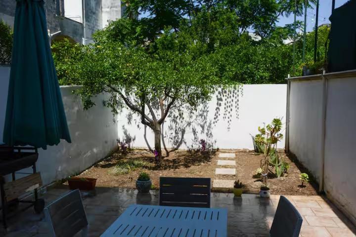 Origini - Apartment With Private Garden Лече Екстериор снимка